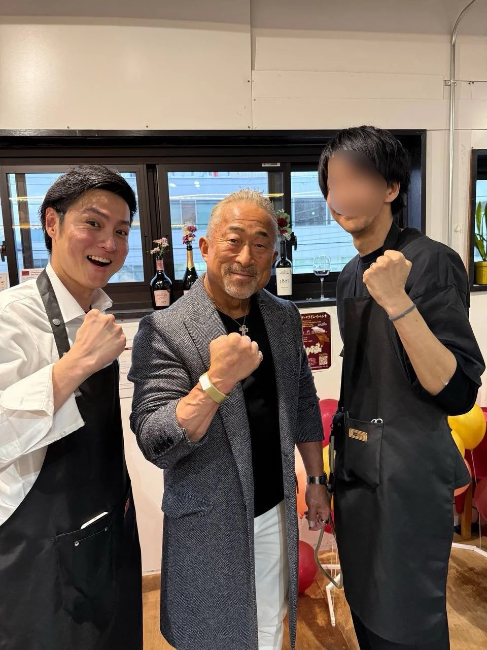 前回イベントのゲストとスタッフ - ワインイベントの楽しい雰囲気